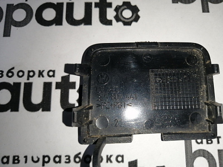 AA045050; Заглушка буксир. крюка заднего бампера (3C5807441) для Volkswagen Passat B6 Sedan (2005-2010)/БУ; Оригинал; Р0, Хорошее; 