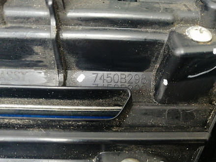 AA030042; Решетка радиатора (7450B298) для Mitsubishi Outlander III рест.3 (2018-н.в.)/БУ; Оригинал; Р2, Удовлетворительное; 