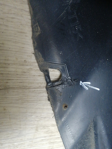 Фотография детали AA045992; Бампер передний; без паркт.; под омыват. (62022-EM00H) для Nissan Tiida/БУ; Оригинал; Р1, Мелкий дефект; . Фото номер 18