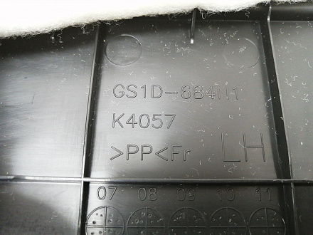 AA017568; Обшивка двери передняя левая (GS1D4581K) для Mazda 6 GH/БУ; Оригинал; Р1, Мелкий дефект; 