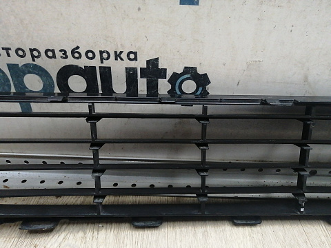 Фотография детали AA045113; Решетка переднего бампера (5K0853677) для Volkswagen Golf/БУ; Оригинал; Р1, Мелкий дефект; . Фото номер 14