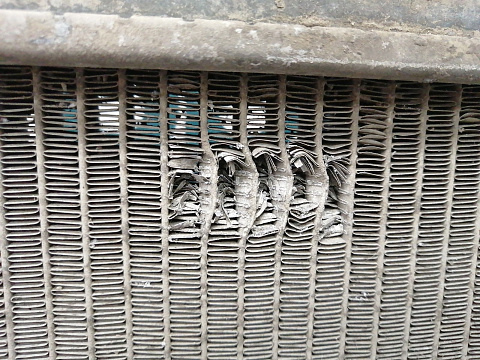 Фотография детали AA029945; Радиатор охлаждения (21400D072A) для Mitsubishi Outlander/БУ; Оригинал; Р2, Удовлетворительное; . Фото номер 2