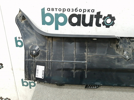 AA011857; Накладка задней панели внутренняя, пластик (58387-33111) для Toyota Camry/БУ; Оригинал; Р1, Мелкий дефект; 
