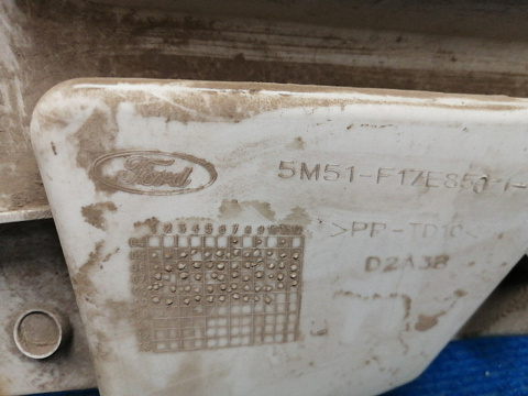 Фотография детали AA040910; Кронштейн заднего бампера левый ( 5M51-17E850) для Ford Focus/БУ; Оригинал; Р1, Мелкий дефект; . Фото номер 15