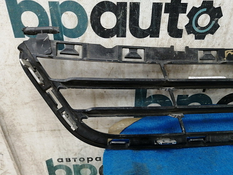 Фотография детали AA032261; Решетка переднего бампера (DS73-17B968-K) для Ford Mondeo/БУ; Оригинал; Р1, Мелкий дефект; . Фото номер 12
