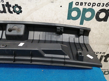AA036197; Накладка задней панели (6RU863459A) для Volkswagen Polo/БУ; Оригинал; Р1, Мелкий дефект; 
