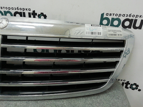 Фотография детали AA002238; Решетка радиатора (A2218800083) для Mercedes-Benz S-klasse V (W221) (2005-2009)/БУ; Оригинал; Р1, Мелкий дефект; . Фото номер 2