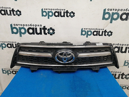 AA039467; Решетка радиатора (53111-42140) для Toyota Rav4 30 рест. V 2.0 (2009 - 2010)/БУ; Оригинал; Р1, Мелкий дефект; 