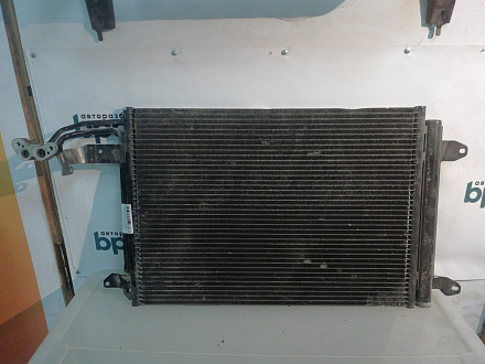 AA023438; Радиатор кондиционера (1K0 820 411 T)/БУ; Оригинал; Р2, Удовлетворительное; 