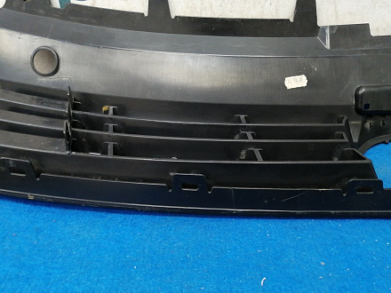 AA028217; Решетка радиатора (6RU853653) для Volkswagen Polo V Sedan (2010-2014)/БУ; Оригинал; Р2, Удовлетворительное; 