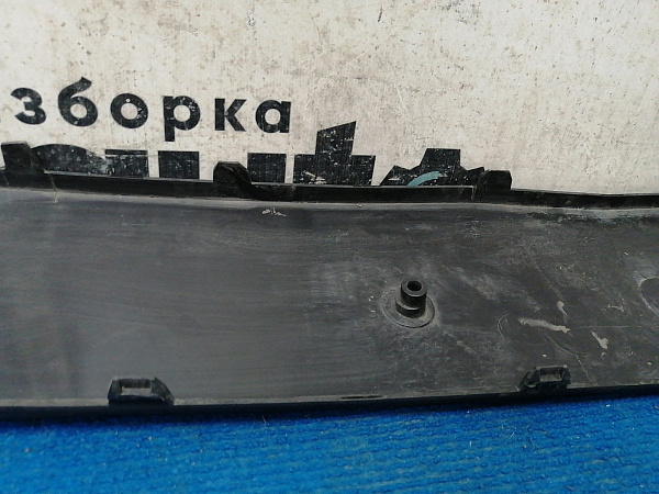 Накладка переднего бампера под номерной знак Опель Астра J рест. Sedan 2012 - 2015, б/у, фото 7