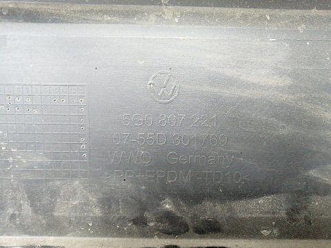 Фотография детали AA024735; Бампер передний; под паркт.; под омыват. (5G0807221) для Volkswagen Golf/БУ; Оригинал; Р1, Мелкий дефект; . Фото номер 11