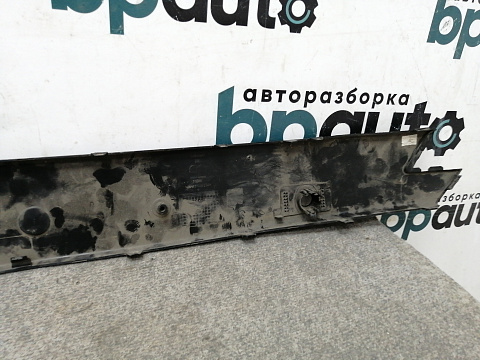 Фотография детали AA011092; Накладка переднего бампера под номерной знак (13381812) для Opel Astra/БУ; Оригинал; Р1, Мелкий дефект; . Фото номер 6