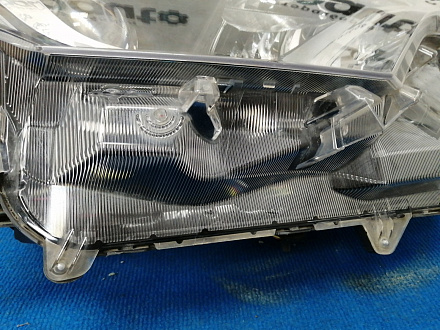 AA037193; Фара светодиодная правая (81145-42690) для Toyota Rav4 40 рест. (2015 — 2019)/БУ; Оригинал; Р1, Мелкий дефект; 