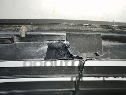 AA045207; Решетка переднего бампера верхняя; без камер. (53112-42100) для Toyota Rav4 40 рест. (2015 — 2019)/БУ; Оригинал; Р1, Мелкий дефект; 