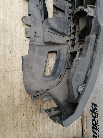 Фотография детали AA031631; Бампер передний, под ПТФ; под паркт.; под омыват. (AH22-17F003-AB) для Land Rover Discovery IV (2009 - 2013)/БУ; Оригинал; Р1, Мелкий дефект; . Фото номер 7