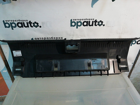 Фотография детали AA023559; Накладка задней панели (5C6863485A) для Volkswagen Jetta/БУ; Оригинал; Р1, Мелкий дефект; . Фото номер 6