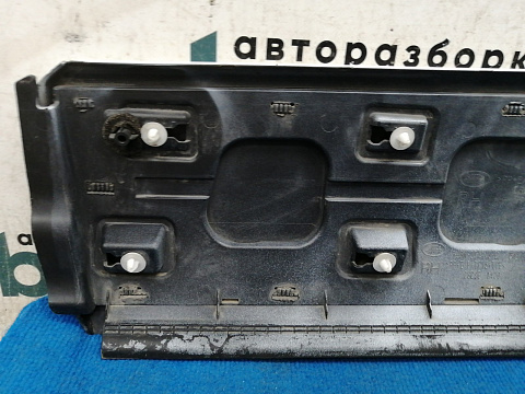 Фотография детали AA036535; Накладка задней правой двери (BJ3M274A48B) для Land Rover Range Rover Evoque/БУ; Оригинал; Р1, Мелкий дефект; . Фото номер 9