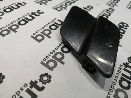 AA045441; Заглушка букс. крюка переднего бампера (A2048850224) для Mercedes-Benz GLK-klasse I (X204) (2008-2012)/БУ; Оригинал; Р1, Мелкий дефект; 