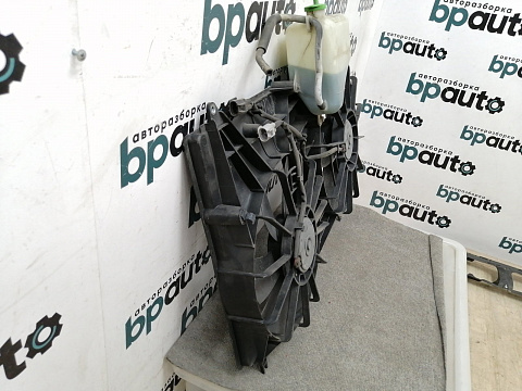 Фотография детали AA013071; Диффузор радиатора в сборе (17760-65J00) для Suzuki Grand Vitara/БУ; Оригинал; Р0, Хорошее; . Фото номер 2