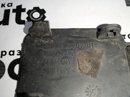 AA045310; Заглушка буксир.крюка переднего бампера (51117184707) для BMW 5 серия Е60 Е61/БУ; Оригинал; Р1, Мелкий дефект; 