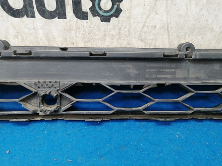 AA032682; Решетка переднего бампера центральная; под паркт. (5NA853677A) для Volkswagen Tiguan II (2016- 2020)/БУ; Оригинал; Р1, Мелкий дефект; 
