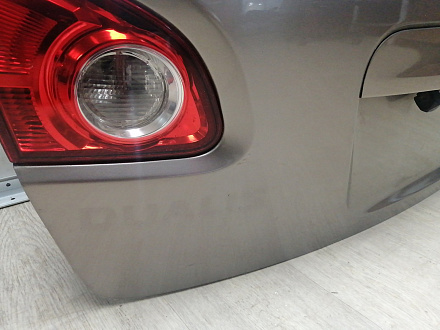 AA045191; Крышка багажника; под камер. (K0100BR0MA) для Nissan Qashqai/БУ; Оригинал; Р0, Хорошее; 