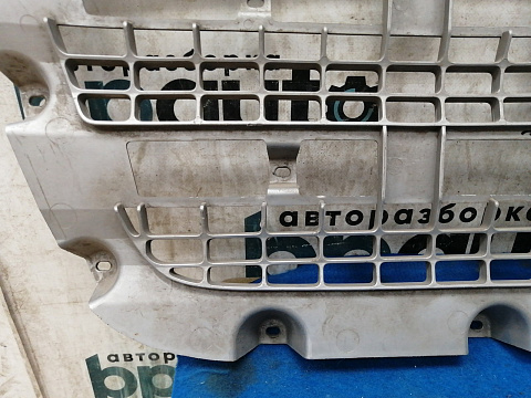 Фотография детали AA032268; Решетка радиатора (CC11-8200-AAW) для Ford Transit (2006-2014)/БУ; Оригинал; Р1, Мелкий дефект; . Фото номер 18