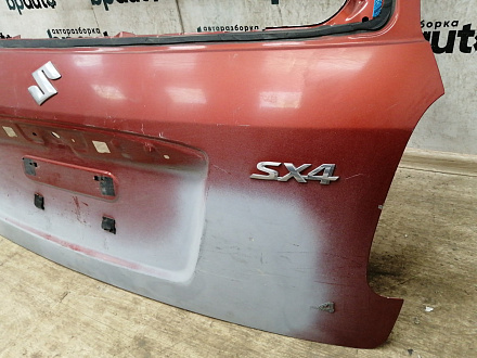 AA031433; Крышка багажника (69100-79J00) для Suzuki SX-4 (2006 — 2013)/БУ; Оригинал; Р1, Мелкий дефект; 