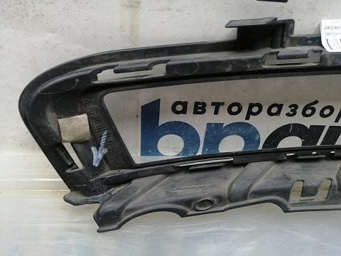 Фотография детали AA046343; Накладка ПТФ левая, без хрома (5G0853211E) для Volkswagen Golf/БУ; Оригинал; Р1, Мелкий дефект; . Фото номер 5