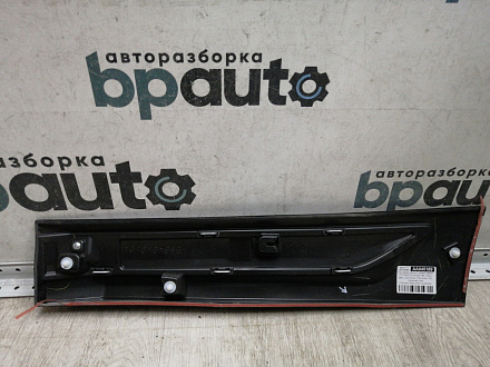 AA045189; Накладка задней правой двери (5757A410) для Mitsubishi Outlander/Нов с деф; Оригинал; Р1, Мелкий дефект; 