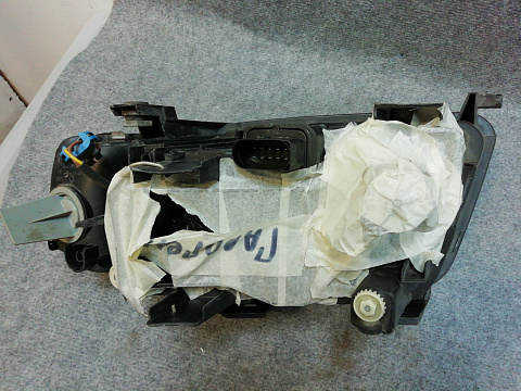 Фотография детали AA000200; Фара правая галоген (4B0 941 004 AQ) для Audi A6 II (C5) рест. (2001-2004)/БУ; Оригинал; Р2, Удовлетворительное; . Фото номер 2