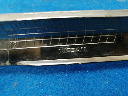 AA033992; Молдинг заднего бампера левый, хром (85075-JN00A) для Nissan Teana 32/БУ; Оригинал; Р1, Мелкий дефект; 