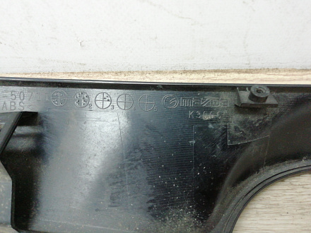 AA002998; Накладка решетки радиатора верх. пластик. (KD4950711) для Mazda CX-5 I (2011-2015)/БУ; Оригинал; Р0, Хорошее; 