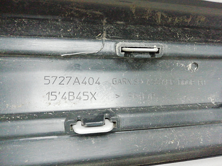 AA008972; Накладка передней правой двери (5727A404) для Mitsubishi Outlander/БУ; Оригинал; Р1, Мелкий дефект; 