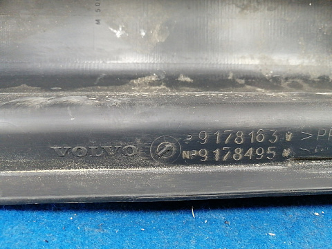 Фотография детали AA030717; Накладка порога левая (9178163) для Volvo V70 I (1997-2000)/БУ; Оригинал; Р1, Мелкий дефект; . Фото номер 11