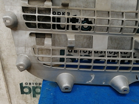 Фотография детали AA032268; Решетка радиатора (CC11-8200-AAW) для Ford Transit (2006-2014)/БУ; Оригинал; Р1, Мелкий дефект; . Фото номер 8