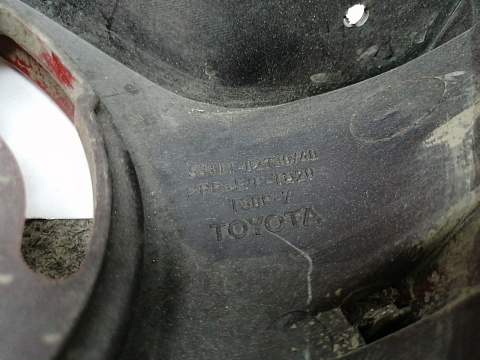 Фотография детали AA012431; Кронштейн эмблемы на решетку радиатора (53111-02730) для Toyota Auris II (2013 — 2015)/БУ; Оригинал; Р0, Хорошее; . Фото номер 4