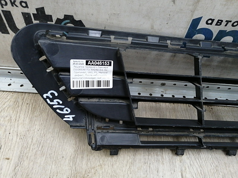 Фотография детали AA046153; Решетка переднего бампера (5G0853677) для Volkswagen Golf/БУ; Оригинал; Р1, Мелкий дефект; . Фото номер 11