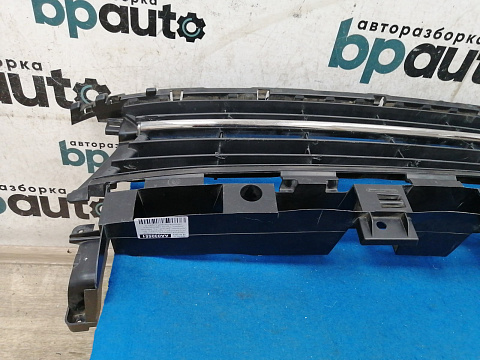 Фотография детали AA030551; Решетка переднего бампера (622542439R) для Renault Logan II (2013-2018)/БУ; Оригинал; Р1, Мелкий дефект; . Фото номер 12