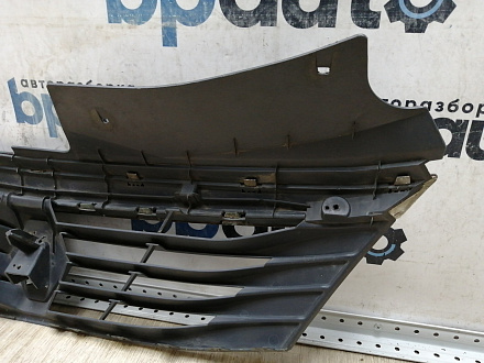 AA045280; Решетка радиатора (8200752748) для Renault Logan I рест. (2009-2015)/БУ; Оригинал; Р1, Мелкий дефект; 