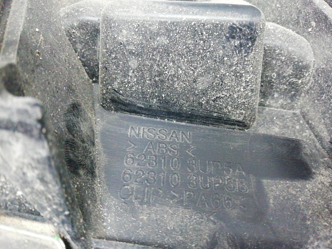 Фотография детали AA008398; Решетка радиатора; под камер. (62310-3UP5A) для Nissan X-Trail II (T31) рест. (2011-2015)/БУ; Оригинал; Р1, Мелкий дефект; . Фото номер 11