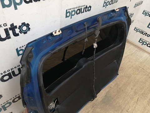 Фотография детали AA039124; Крышка багажника (67005-02280) для Toyota Auris II (2013 — 2015)/БУ; Оригинал; Р1, Мелкий дефект; . Фото номер 10