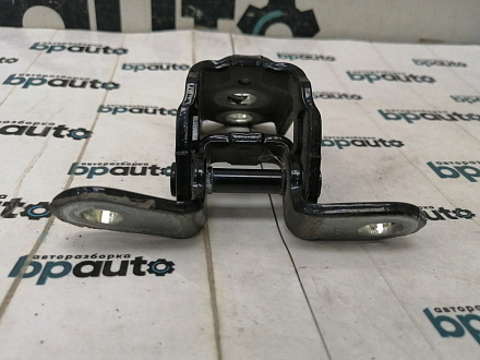 AA039116; Петля передней левой двери верхняя (82420-1KA0A) для Nissan Juke/БУ; Оригинал; Р0, Хорошее; 