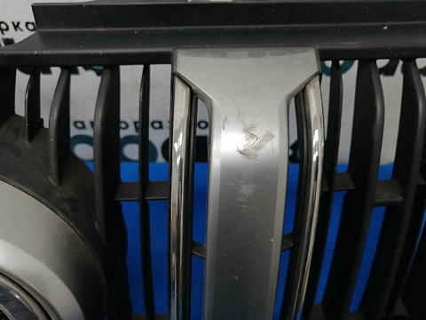 Фотография детали AA015551; Решетка радиатора; под камер. (53101-60C01) для Toyota Land Cruiser Prado 150 рест. (2013 — 2017)/БУ; Оригинал; Р2, Удовлетворительное; . Фото номер 6