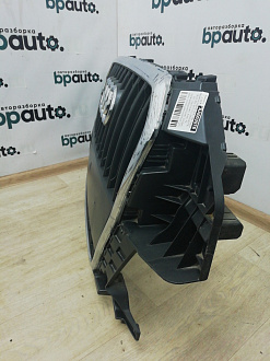 AA002978; Решетка радиатора; без паркт. (8U0 853 651 H) для Audi Q3 I (2011-2014)/БУ; Оригинал; Р2, Удовлетворительное; 