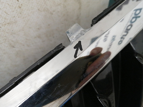 Фотография детали AA028313; Решетка радиатора (5E0 853 653 C) для Skoda Octavia/БУ; Оригинал; Р1, Мелкий дефект; . Фото номер 5