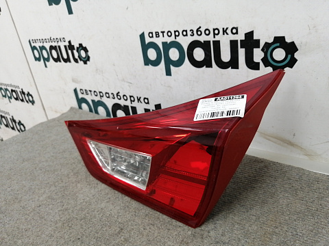 Фотография детали AA011394; Фонарь в крышку багажника правый (81581-12210) для Toyota Auris II (2013 — 2015)/БУ; Оригинал; Р2, Удовлетворительное; . Фото номер 4