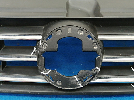 AA033300; Решетка радиатора (6RU853653B) для Volkswagen Polo V рест. Sedan (2015-2020)/БУ; Оригинал; Р2, Удовлетворительное; 