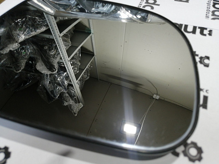 AA045089; Зеркальный элемент правый (87931-28A60) для Toyota Highlander II рест. (2010 - 2013)/БУ; Оригинал; Р1, Мелкий дефект; 